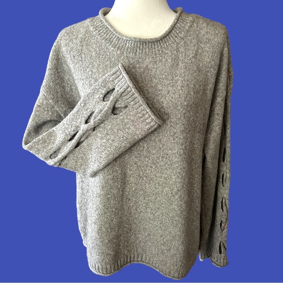 a.n.a. Soft Gray Knit Roll Neck Oversized Sweater - Women’s size Large‎ - Picture 1 of 7